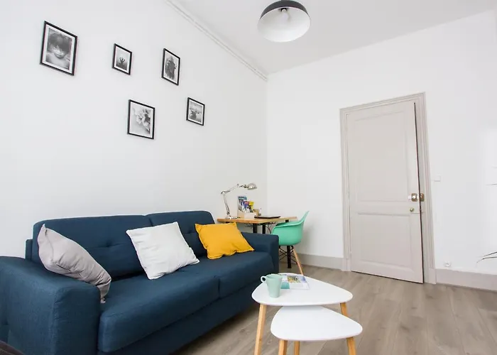 Le 62 - Spacieux T2 - Garage Gratuit, Jardin, Tram