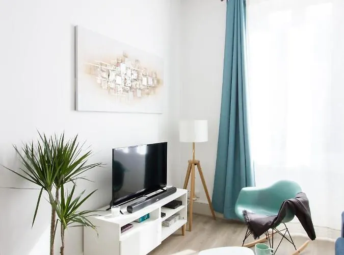 Le 62 - Spacieux T2 - Garage Gratuit, Jardin, Tram Apartman Grenoble