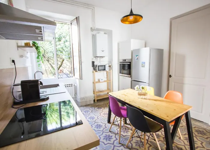 Le 62 - Spacieux T2 - Garage Gratuit, Jardin, Tram