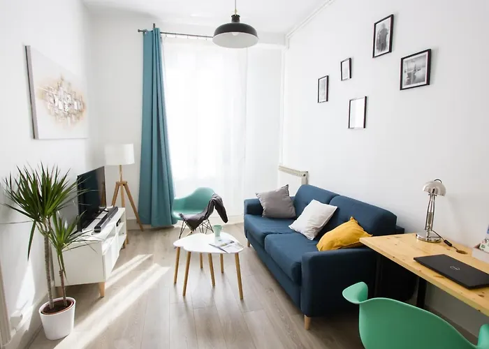 Le 62 - Spacieux T2 - Garage Gratuit, Jardin, Tram Гренобль