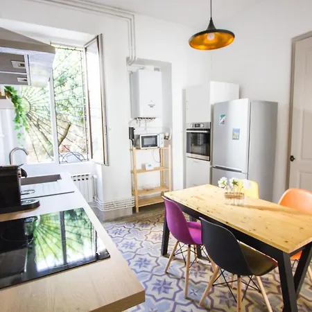 Le 62 - Spacieux T2 - Garage Gratuit, Jardin, Tram