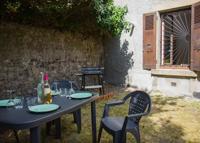 Le 62 - Spacieux T2 - Garage Gratuit, Jardin, Tram